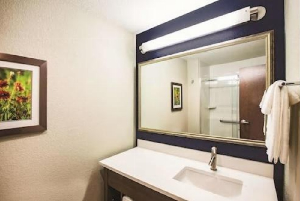 La Quinta Inn & Suites by Wyndham Wichita Northeast