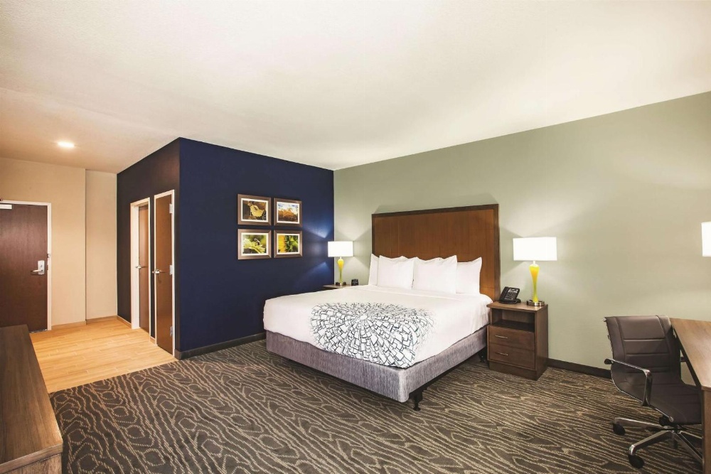 La Quinta Inn & Suites by Wyndham Wichita Northeast