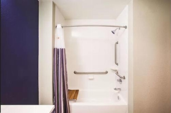 La Quinta Inn & Suites by Wyndham Wichita Northeast Main image